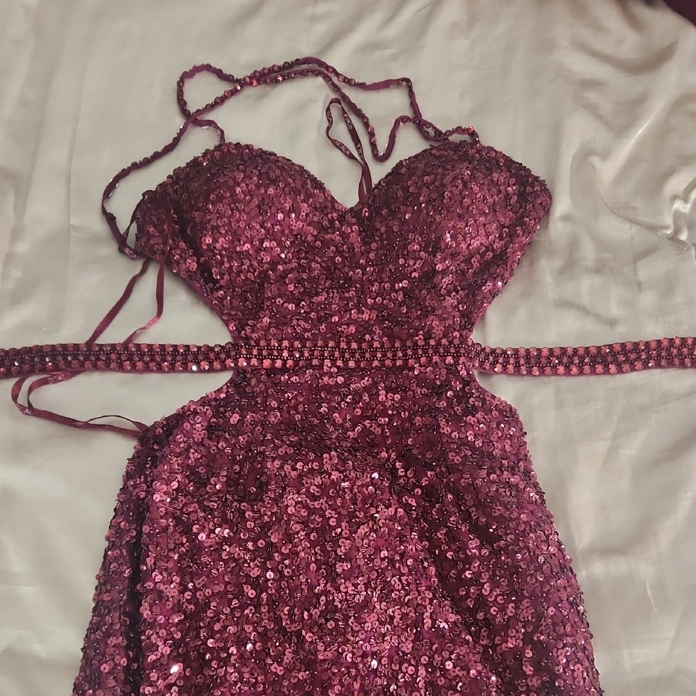Sequin Strapless Sweetheart Dress in Magenta